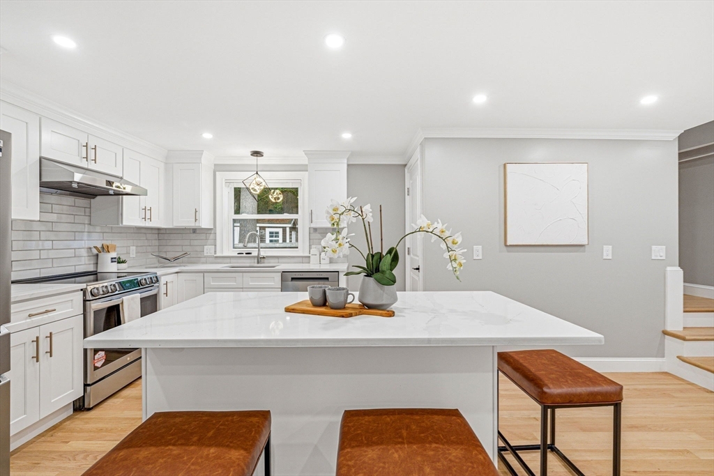 63 Russell Road Wellesley, MA 02482 - Photo 14 of 42