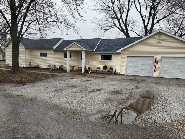 $92,730 | 302 East Cedar Avenue, Atwood, IL 61913