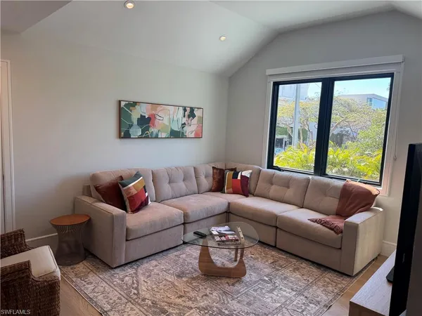 $5,500 | 787 4th Avenue South, Naples, FL 34102