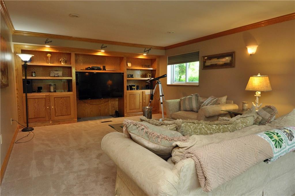 600 Ravencrest Road Pittsburgh, PA 15215 - Photo 7 of 21 Main level family room. Check out the built-ins