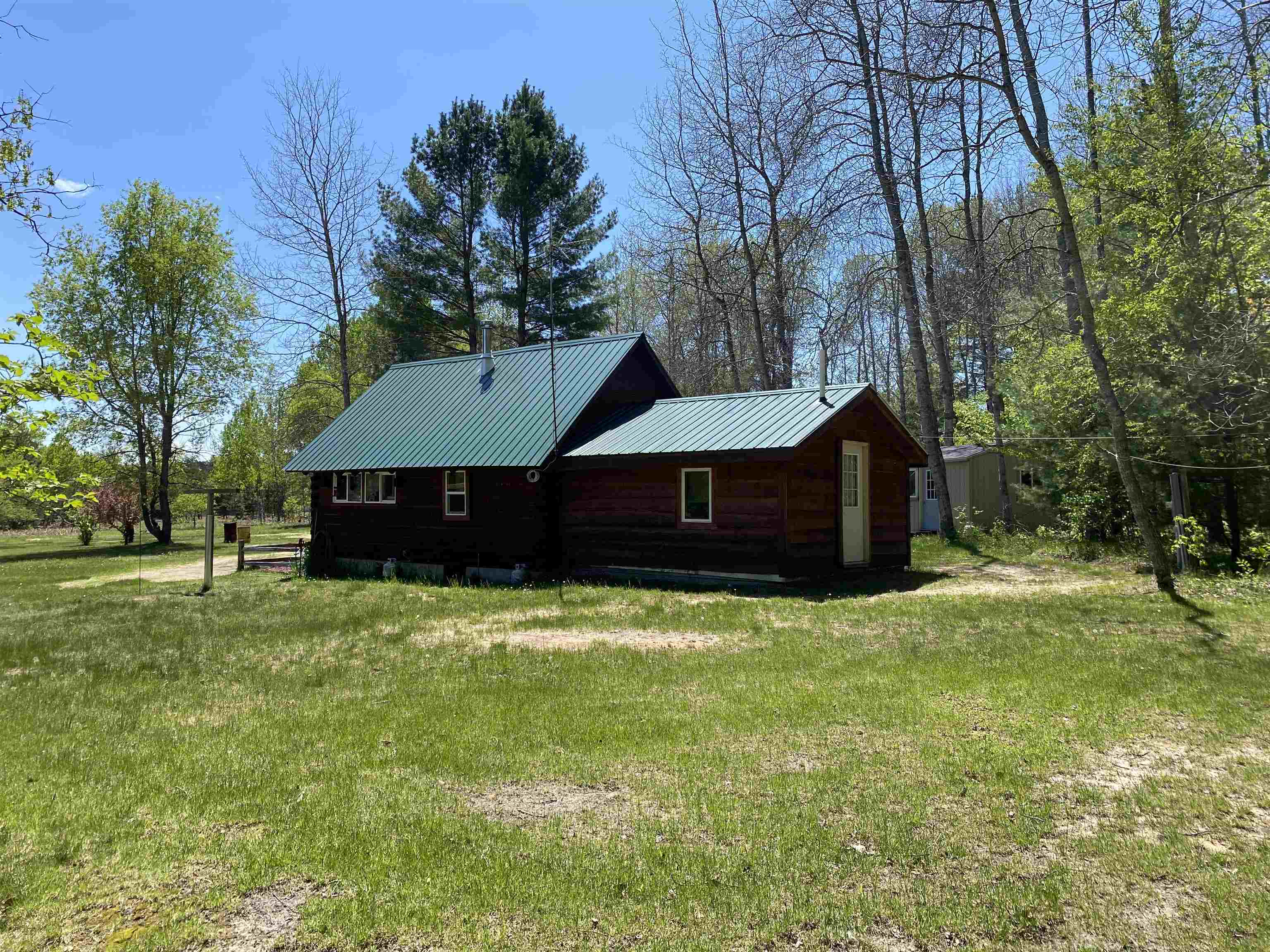 12463 Mueller Road Southwest Fife Lake, MI 49633 - Photo 8 of 92 1900135-7.JPG