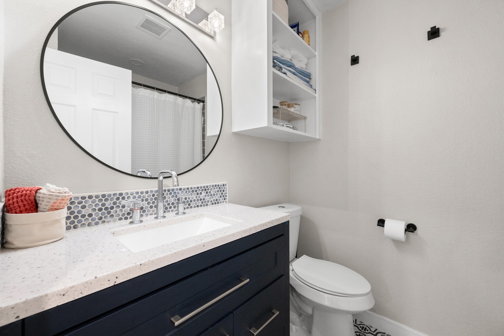1006 Hollybluff Street Austin, TX 78753 - Photo 20 of 27 Bathroom featuring vanity, curtained shower, and backsplash