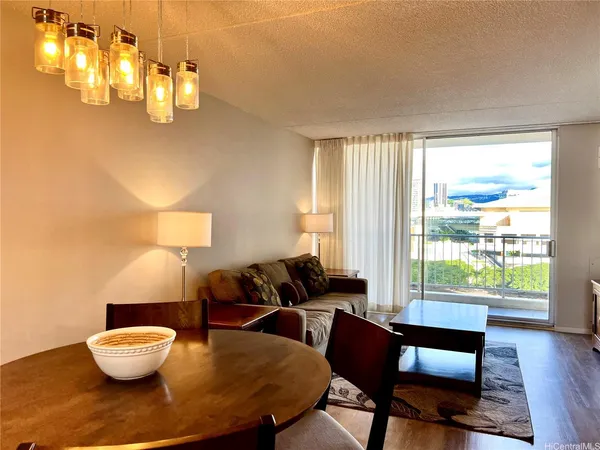 $2,500 | 400 Hobron Lane, Unit 1012, Honolulu, HI 96815