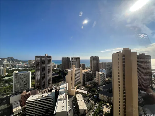 $2,500 | 400 Hobron Lane, Unit 1012, Honolulu, HI 96815