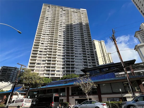 $2,500 | 400 Hobron Lane, Unit 1012, Honolulu, HI 96815