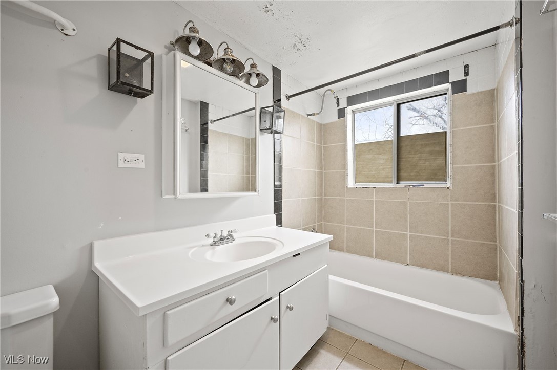 1796 South Green Road Cleveland, OH 44121 - Photo 29 of 35