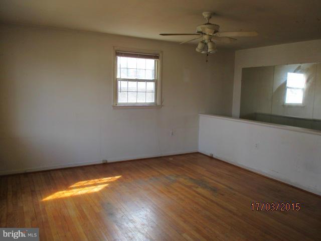 5647 Calyn Road Catonsville, MD 21228 - Photo 3 of 21 Living Room