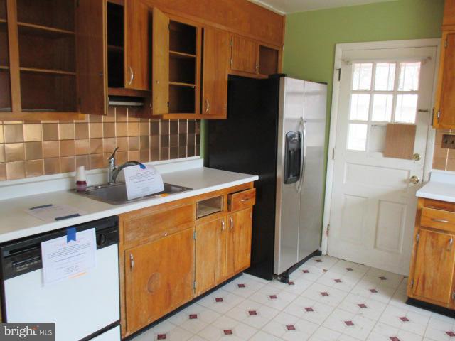 5647 Calyn Road Catonsville, MD 21228 - Photo 6 of 21 Kitchen