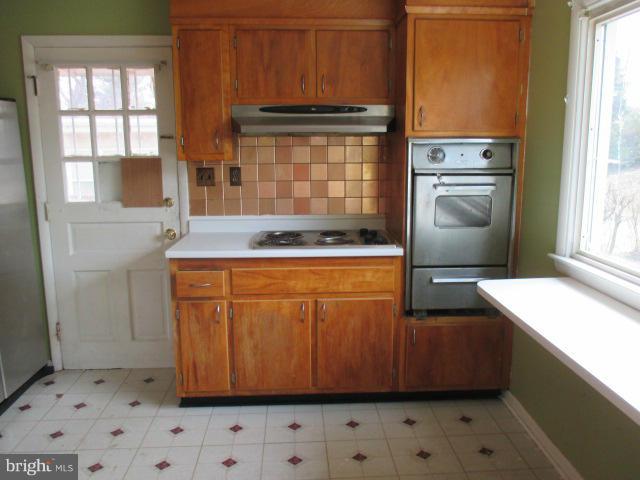 5647 Calyn Road Catonsville, MD 21228 - Photo 7 of 21 Kitchen
