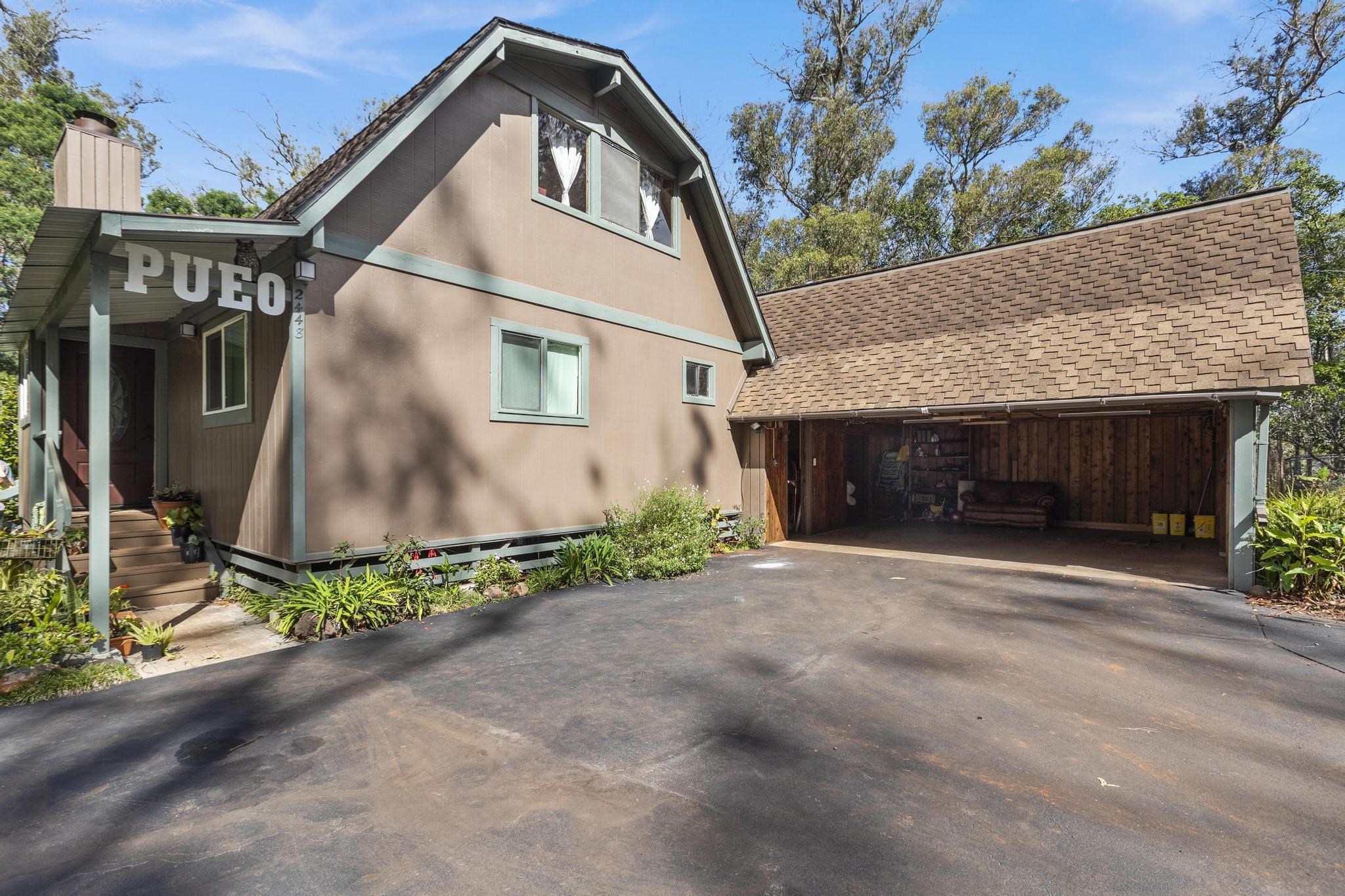 2450 Piiholo Road Makawao, HI 96768 - Photo 26 of 39 a front view of a house with garden