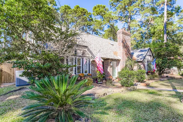 a view of a house with a yard and plants