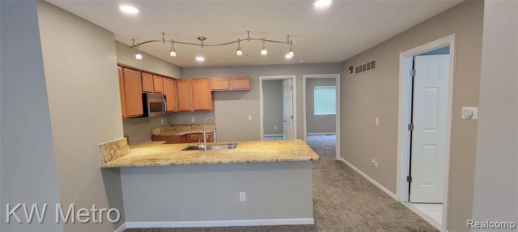 1071 Beaver Run Troy, MI 48083 - Photo 6 of 33