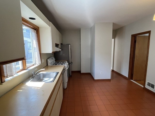 32 Hamilton Road, Unit 1 Somerville, MA 02144 - Photo 12 of 20