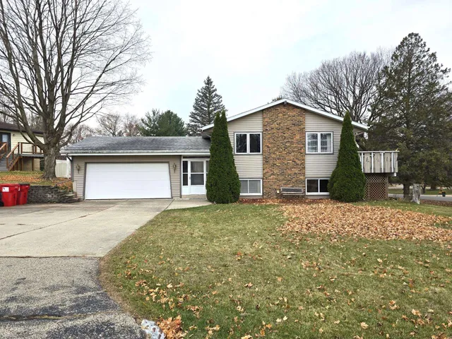 $298,500 | 2740 South Nakoma Court, Beloit, WI 53511