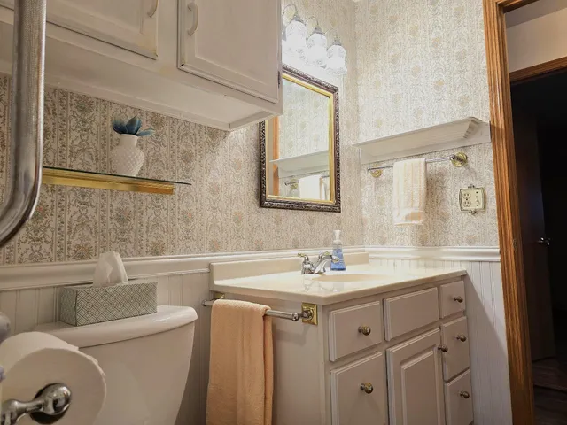 $298,500 | 2740 South Nakoma Court, Beloit, WI 53511