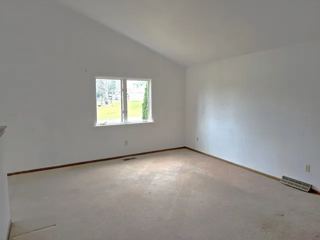 $298,500 | 2740 South Nakoma Court, Beloit, WI 53511