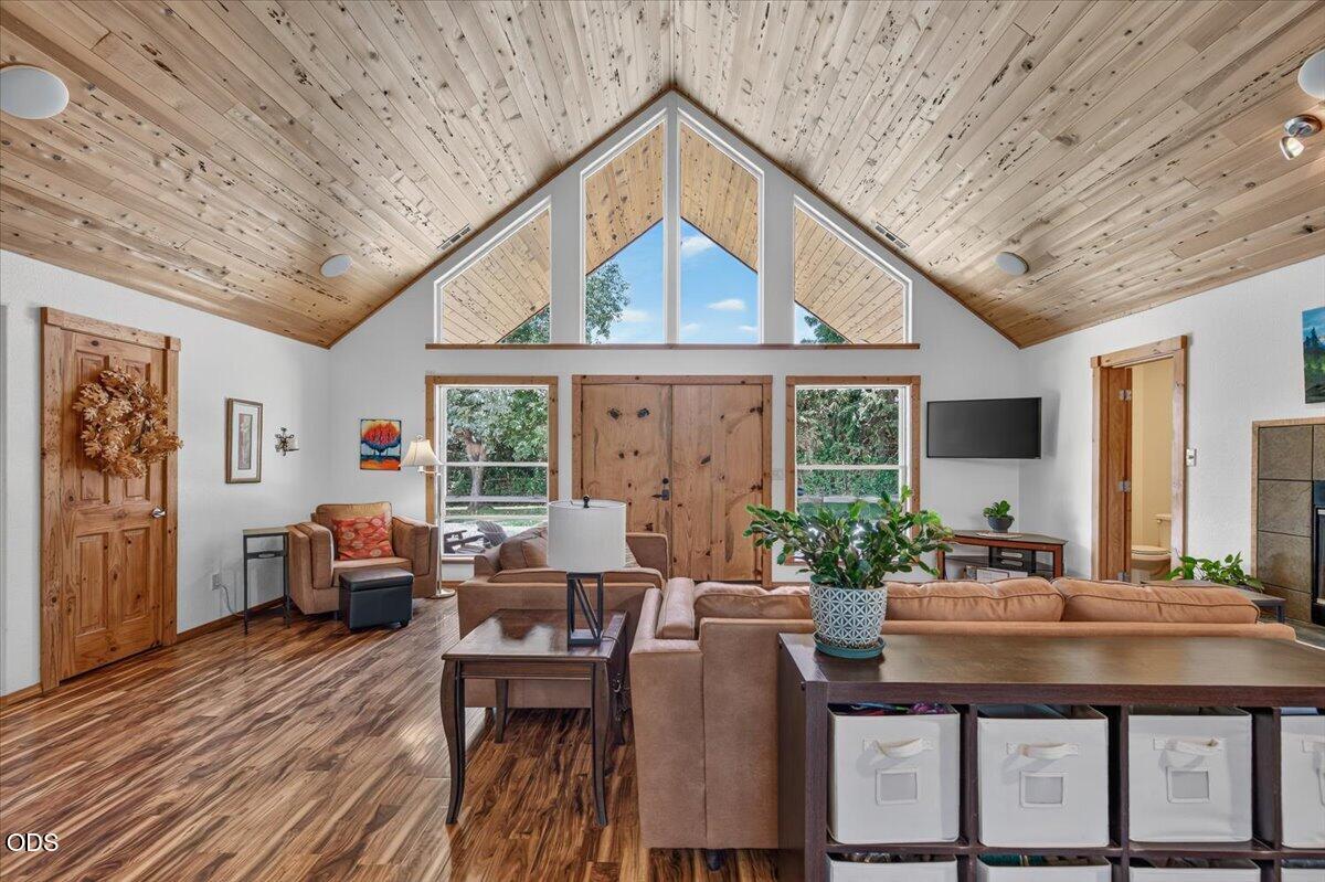 2240 Hull Road Medford, OR 97501 - Photo 4 of 49