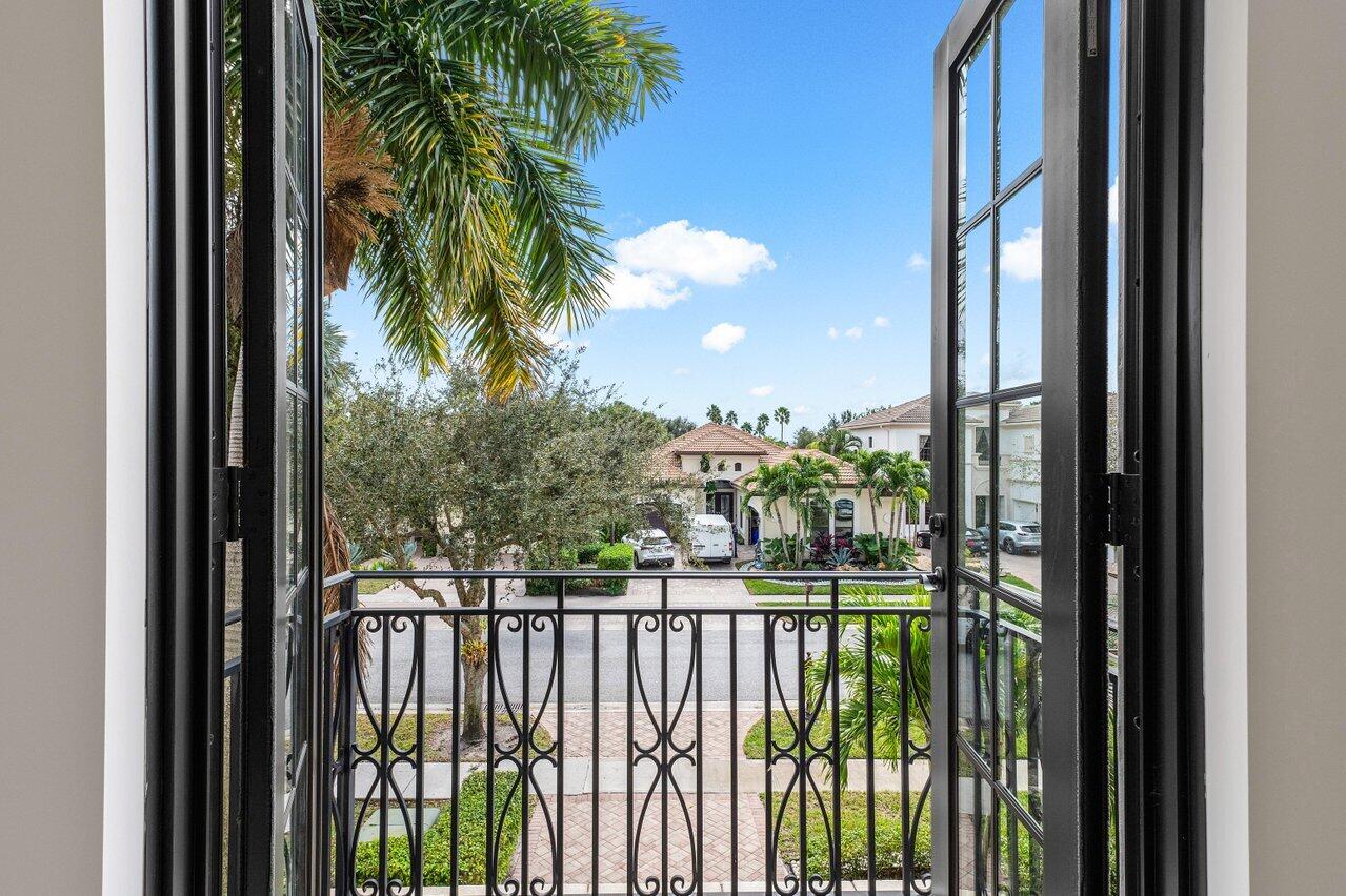 17939 Lake Azure Way Boca Raton, FL 33496 - Photo 26 of 52 23