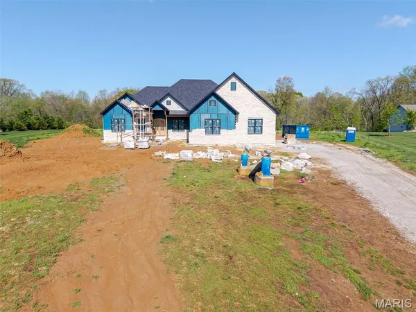 $1,190,000 | 2335 Staunton Road, Troy, IL 62294