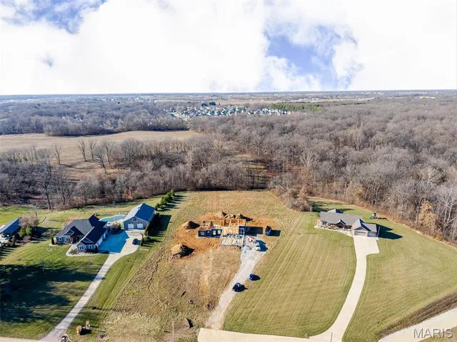 $1,190,000 | 2335 Staunton Road, Troy, IL 62294