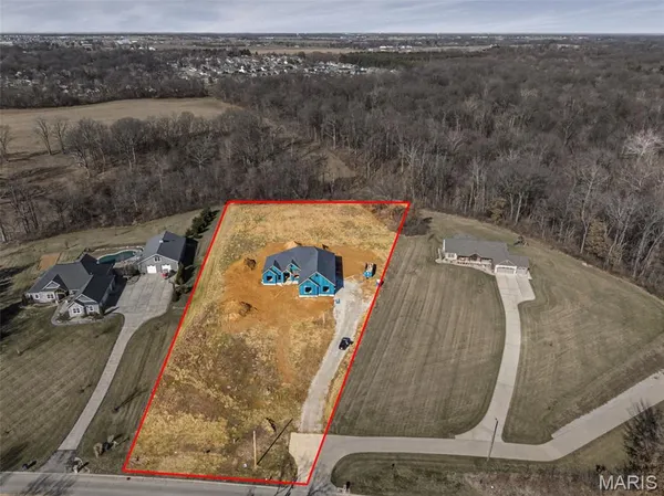 $1,190,000 | 2335 Staunton Road, Troy, IL 62294