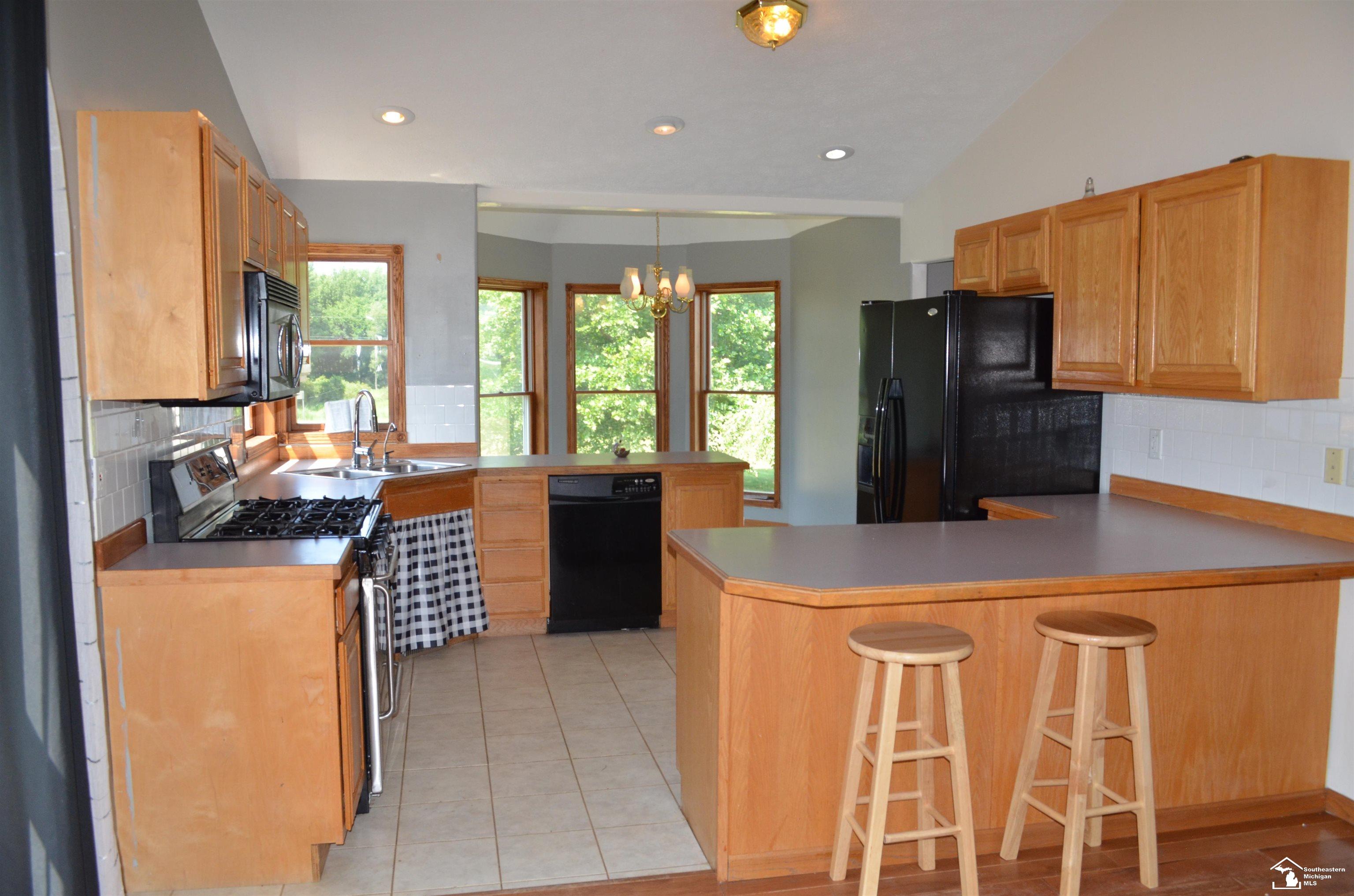 2977 Oakley Road Stockbridge, MI 49285 - Photo 5 of 34