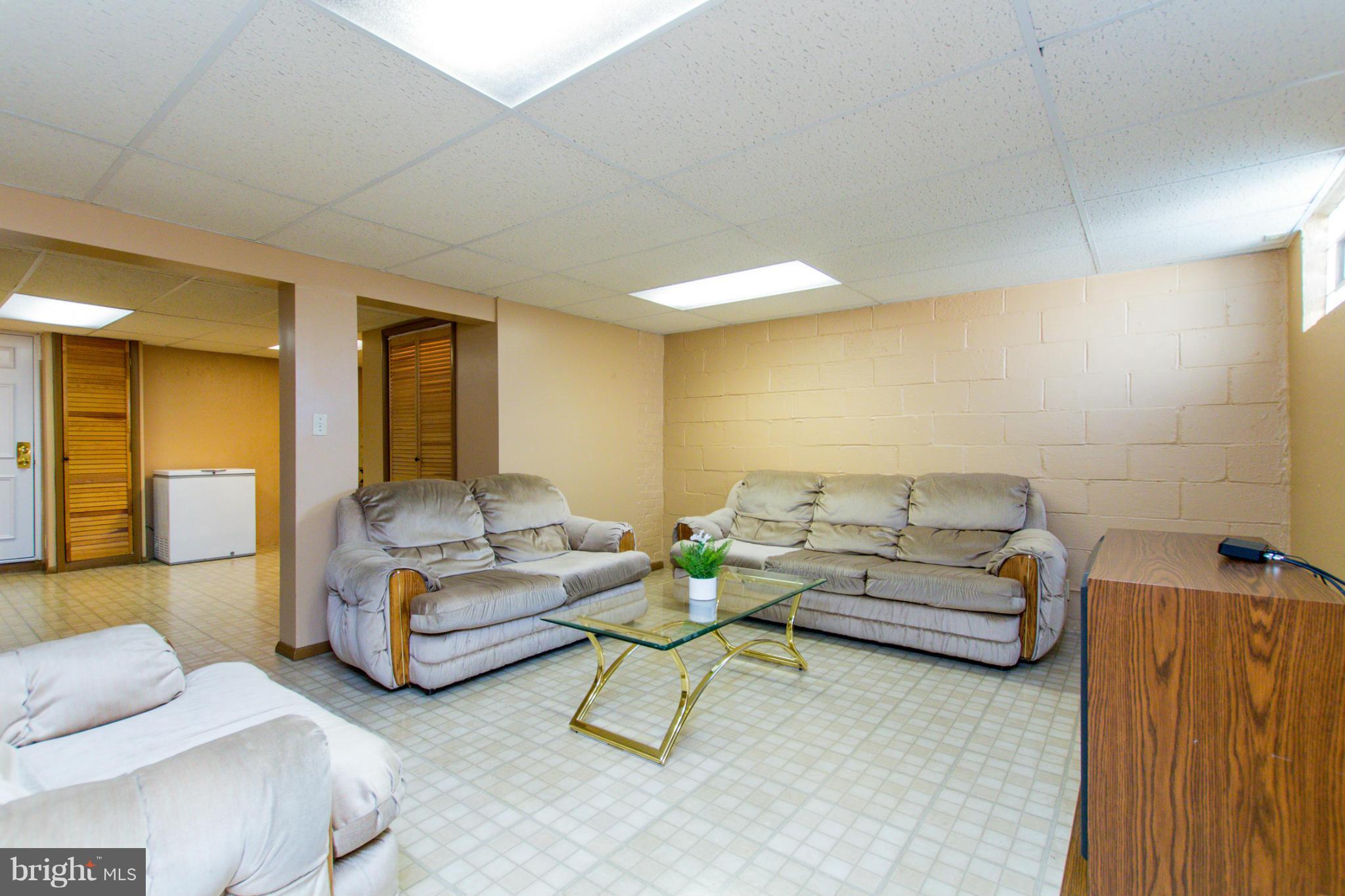 5917 Glenkirk Road Baltimore, MD 21239 - Photo 22 of 30 a living room with furniture and a couch