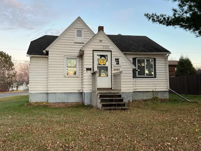 $69,900 | 2902 2nd Avenue East, Hibbing, MN 55746