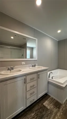 $2,400 | 136 Caliza Dr., Bertram, TX 78605