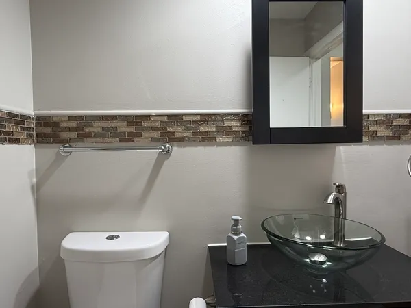 $2,700 | 16856 School Street, South Holland, IL 60473