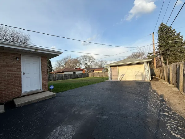 $2,700 | 16856 School Street, South Holland, IL 60473