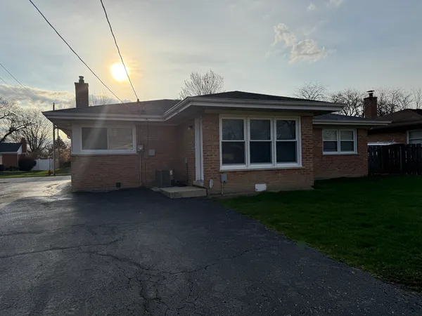 $2,700 | 16856 School Street, South Holland, IL 60473