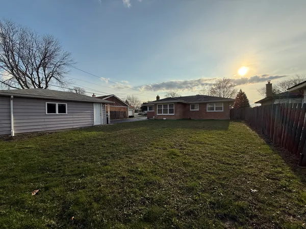 $2,700 | 16856 School Street, South Holland, IL 60473