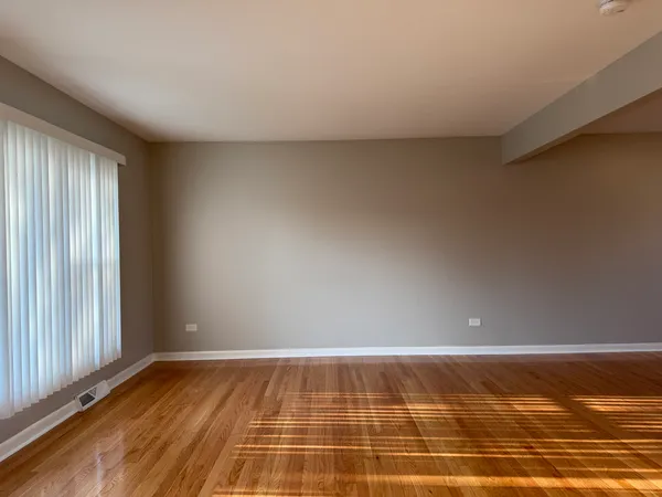 $2,700 | 16856 School Street, South Holland, IL 60473