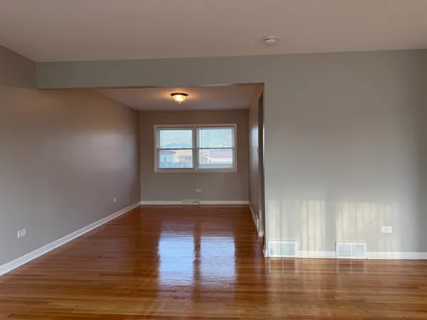 $2,700 | 16856 School Street, South Holland, IL 60473