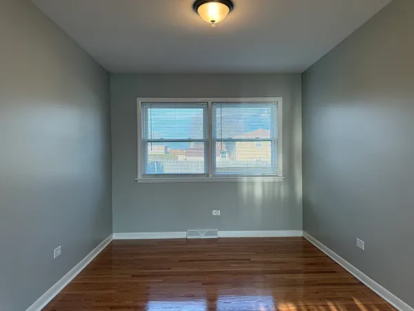 $2,700 | 16856 School Street, South Holland, IL 60473