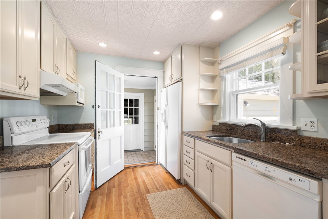 36 Kay Boulevard Newport, RI 02840 - Photo 6 of 49