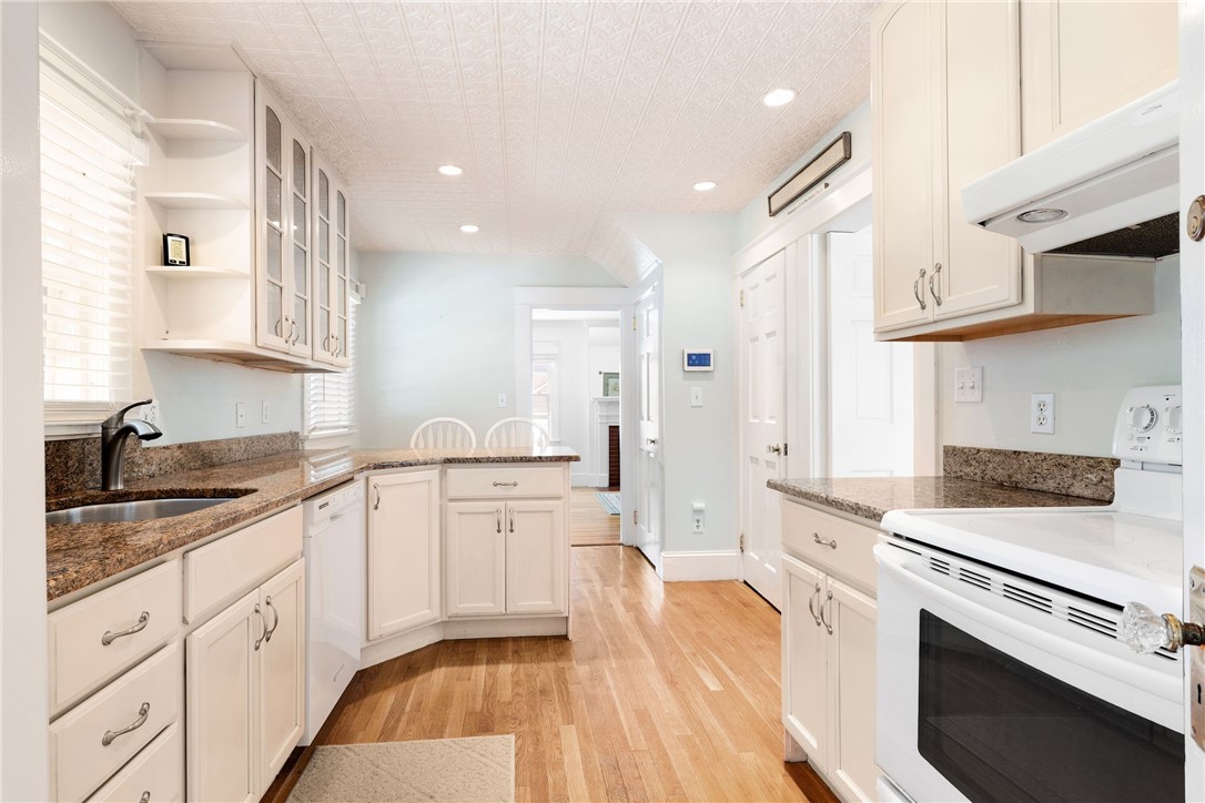 36 Kay Boulevard Newport, RI 02840 - Photo 7 of 49