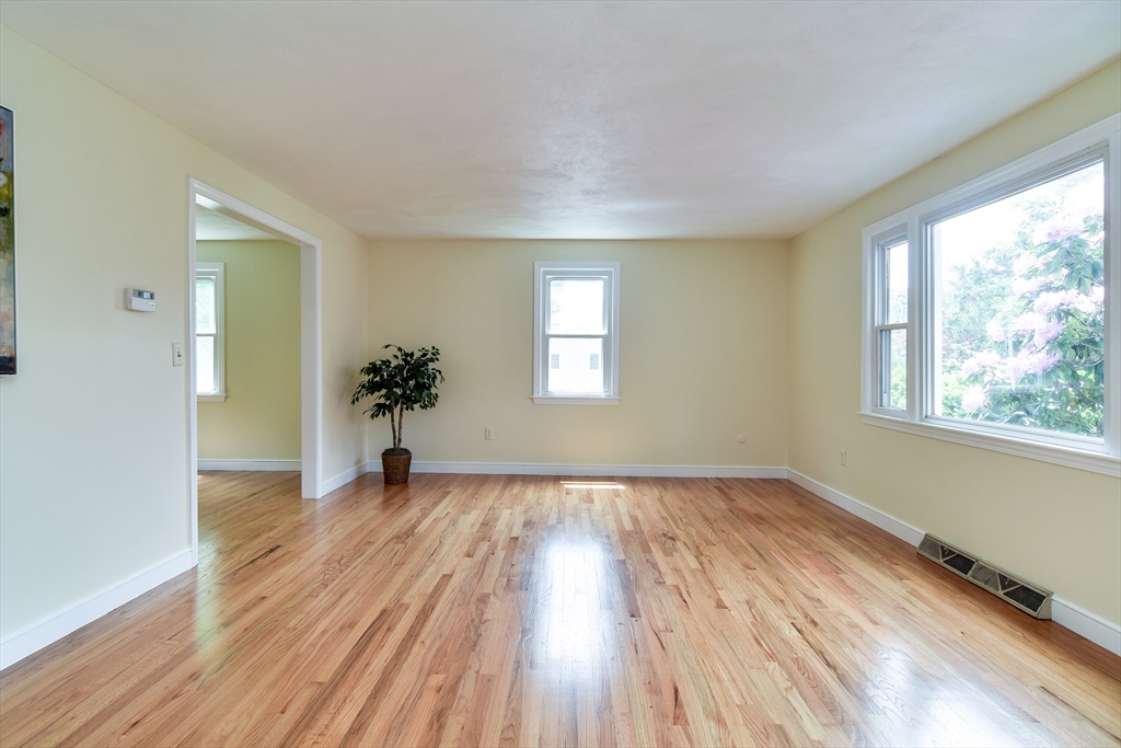 19 Swanson Road Framingham, MA 01701 - Photo 5 of 30