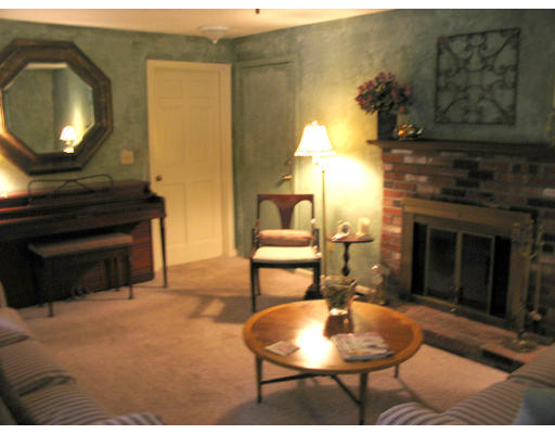 1 Richard Road Hopedale, MA 01747 - Photo 6 of 20 Gallery Image 6