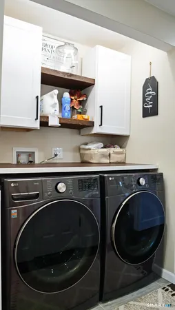 $529,900 | 1061 North Street, Suffield, CT 06078