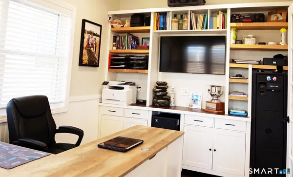 $529,900 | 1061 North Street, Suffield, CT 06078