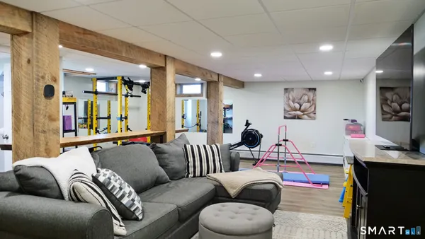 $529,900 | 1061 North Street, Suffield, CT 06078