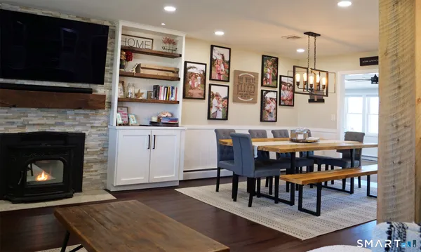 $529,900 | 1061 North Street, Suffield, CT 06078