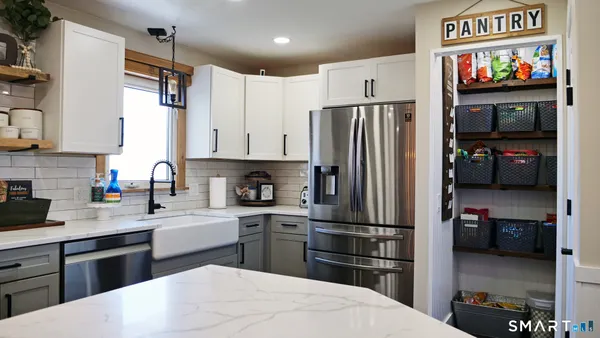 $529,900 | 1061 North Street, Suffield, CT 06078