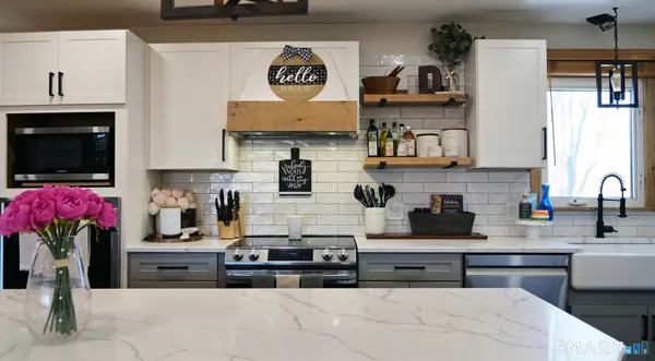 $529,900 | 1061 North Street, Suffield, CT 06078