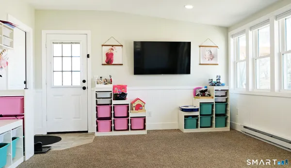 $529,900 | 1061 North Street, Suffield, CT 06078