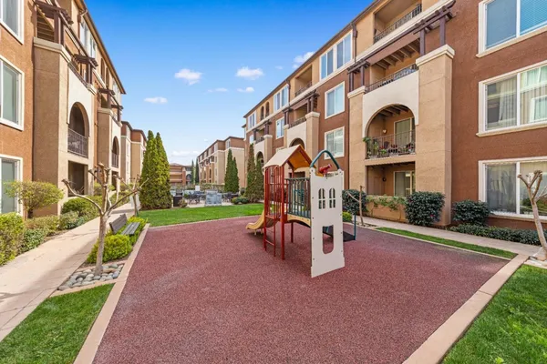 $548,000 | 801 South Winchester Boulevard, Unit 4100, San Jose, CA 95128
