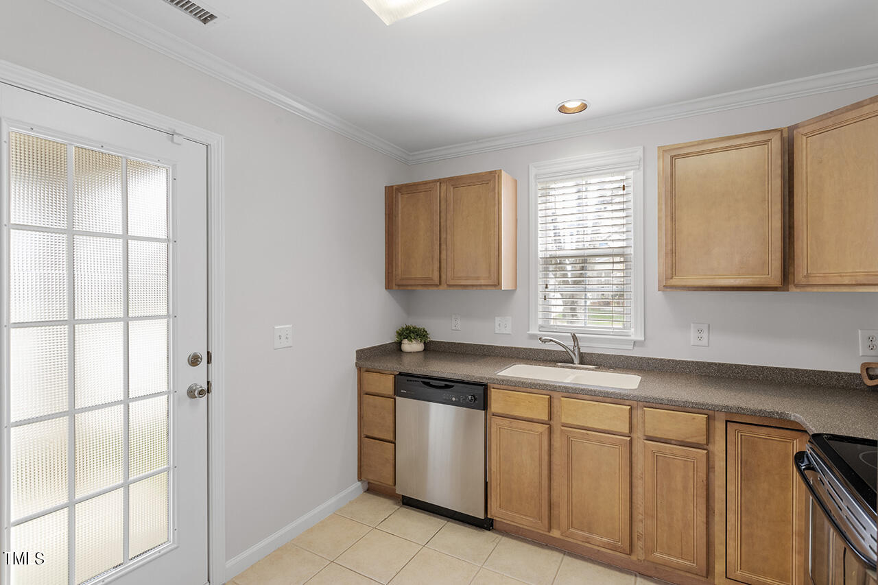9902 Clyborn Court Raleigh, NC 27617 - Photo 17 of 32 9902 Clyborn Court_17