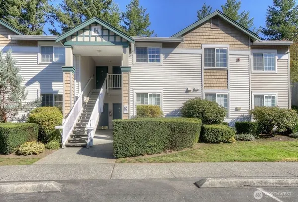 $538,000 | 25235 Southeast Klahanie Boulevard, Unit K102, Sammamish, WA 98029
